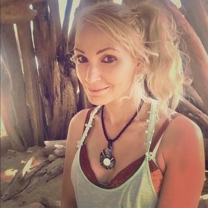 Meet your Posher, Sierra